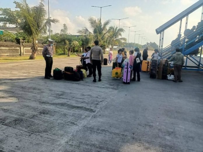 Viral Ratusan Warga NTT Pulang Diduga Tak Dapat Kos, Polisi Cek Kebenarannya 1