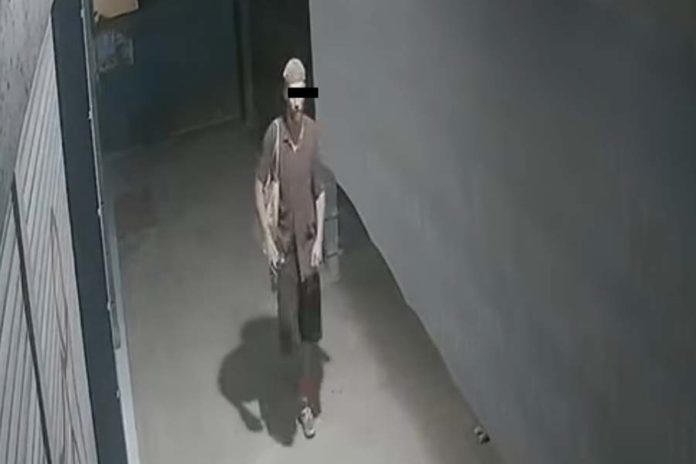 WNA Terekam CCTV Lakukan Vandalisme Di Kerobokan, Ini Ciri Cirinya 1