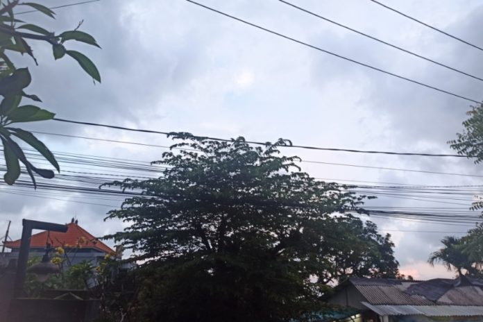 Berawan Tebal Hingga Hujan Ringan, Cek Prakiraan Cuaca Bali 8 Juli 2025 1