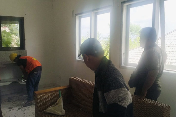 Bongkar Bangunan Melanggar Di Pantai Bingin,Satpol PP Badung Turunkan Alat Berat 1