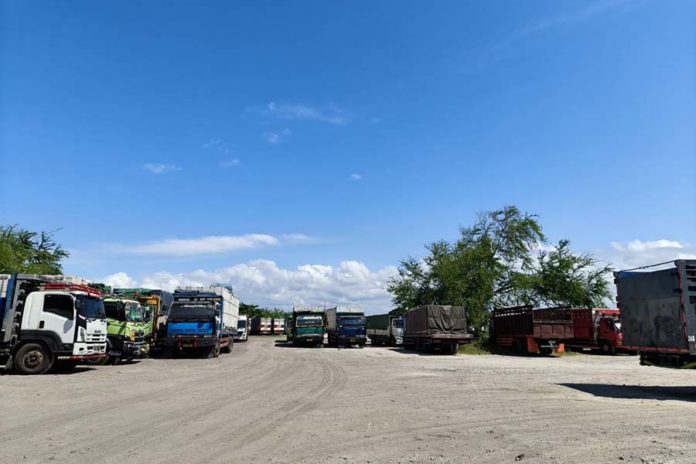 Buntut Jebolnya Jalan Di Bajera, Truk Sumbu 3 Parkir Di Terminal Cargo Gilimanuk 1
