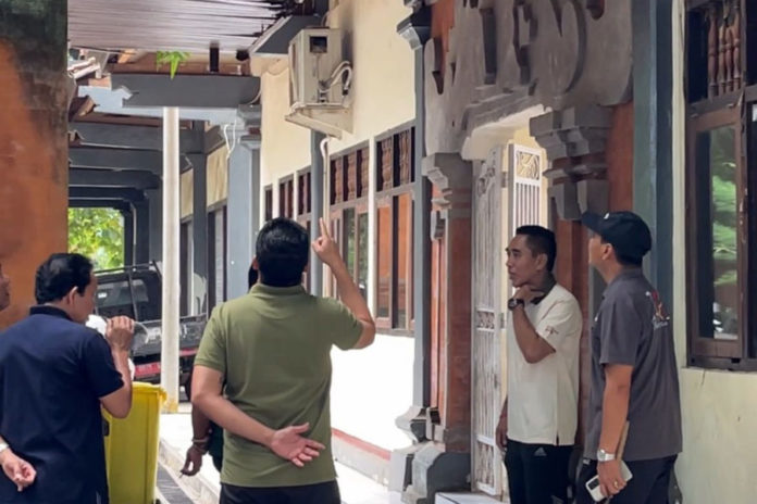 Bupati Kembang Tinjau Kerusakan Lapangan Pecangakan 1