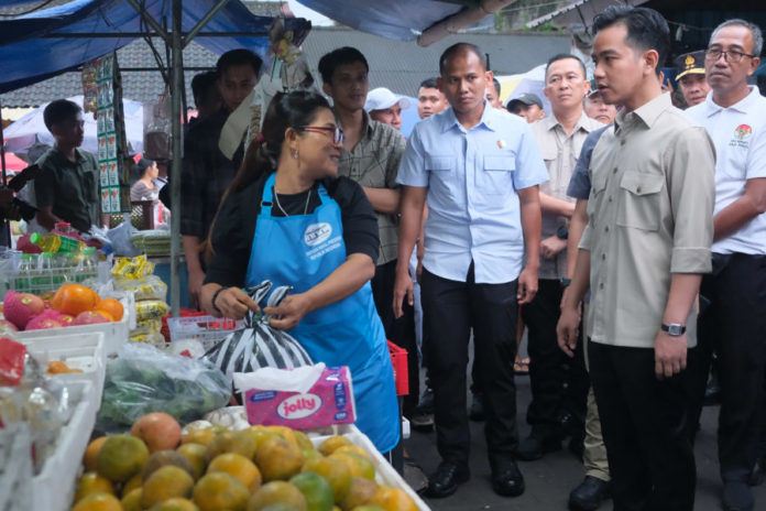 Cek Harga Sembako Di Pasar Dauh Pala, Wapres Gibran Beli Bumbu Dapur Hingga Santap Bubur 1