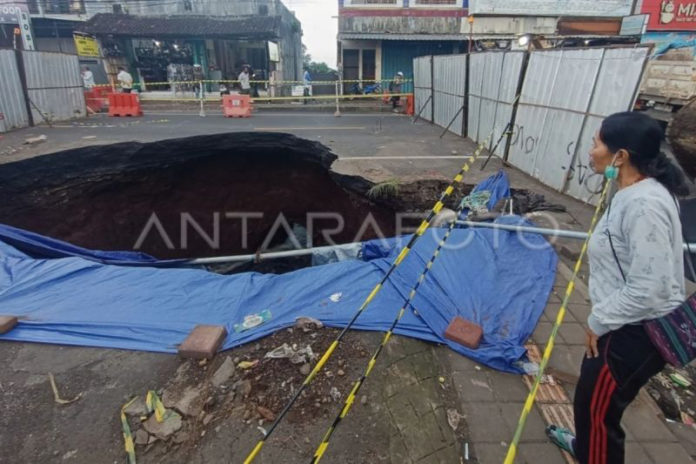 Dampak Jalan Amblas, Apindo Bali Ungkap Biaya Logistik Naik 1