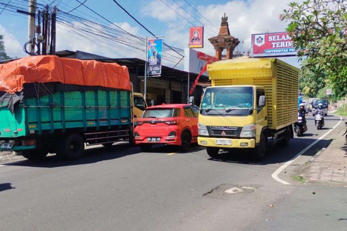 Dampak Pengalihan Arus Lalin Tabanan, Jalur Pantura Buleleng Alami Kepadatan 1