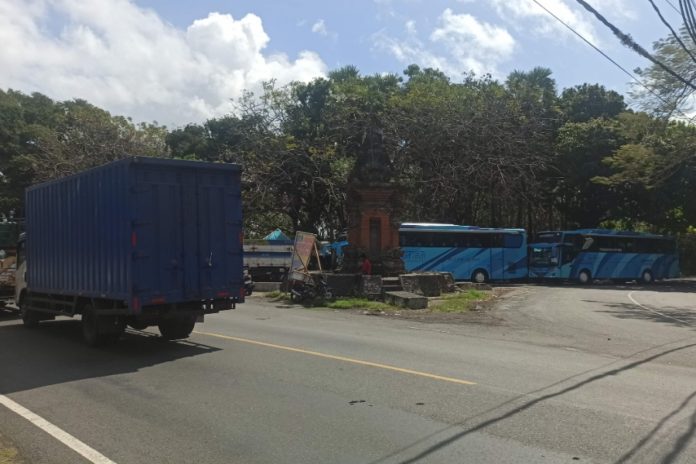 Dampak Sempat Lumpuhnya Penyeberangan Gilimanuk Ketapang, Antrean Truk Menumpuk Di Jalur Pertigaan Cekik 1
