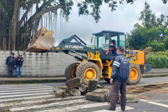 Dianggap Rawan, Sejumlah Median Jalan Di Kota Bangli Dibongkar 1