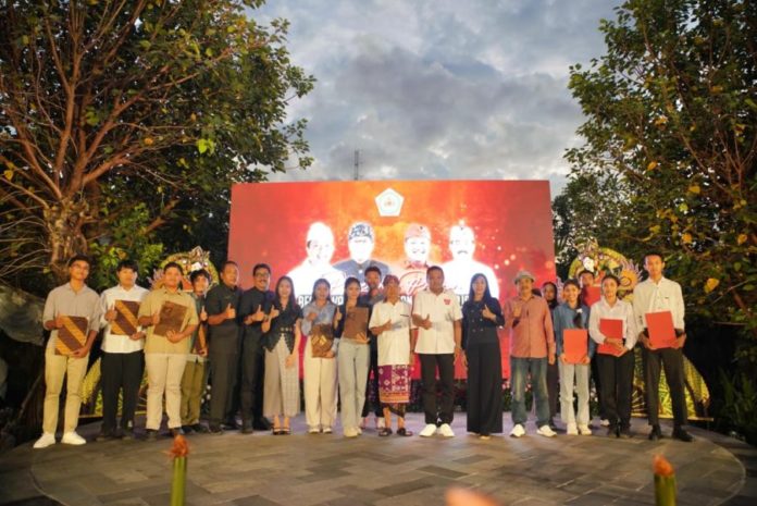 Gubernur Koster Bersama Bupati Mahayastra Meluncurkan Beasiswa Gianyar Dan Beasiswa LPK 1