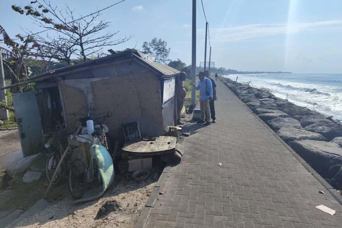 Gubuk Liar Muncul Di Sempadan Padanggalak, Penghuninya Diminta Bongkar Mandiri 1