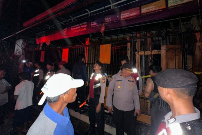Gudang Kayu Terbakar Di Mengwi, Kerugian Satu Miliar 1