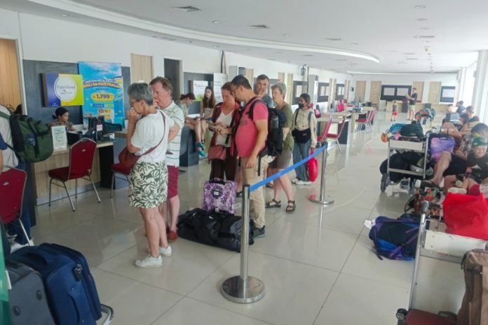 Gunung Lewotobi Erupsi Lagi, Puluhan Penerbangan Di Bandara Ngurah Rai Dibatalkan 1