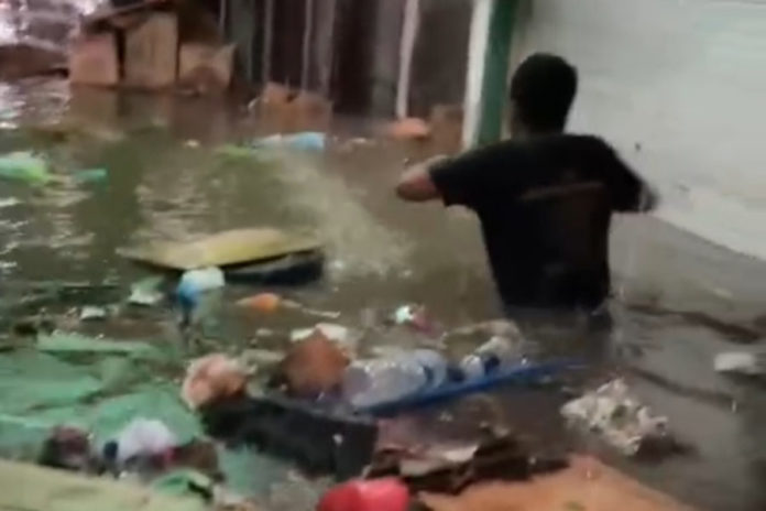 Habis Terbakar, 20 Kios Pasar Bajera Kini Terendam Banjir 1
