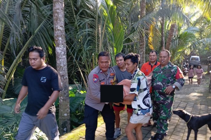 Hendak Perbaiki Atap Rumah, Pria Lansia Tewas Kesetrum Listrik 1