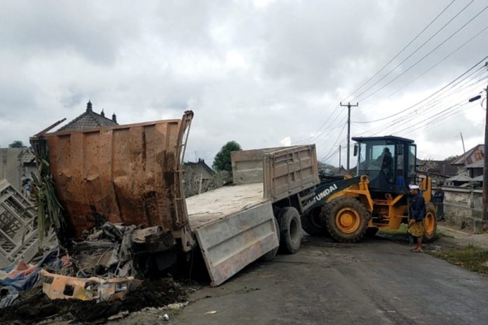 Kecelakaan Maut Di Kayubihi, 4 Orang Meninggal Tertabrak Truk Angkut Semen 1