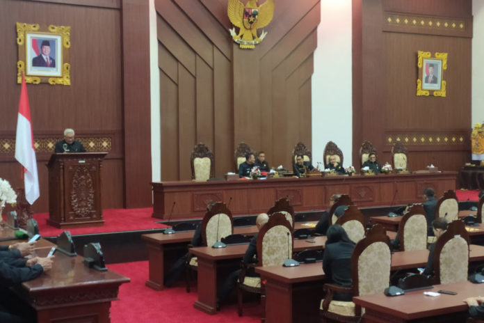 Pandangan Fraksi Golkar Soroti Infrastruktur Jalan Rusak 1