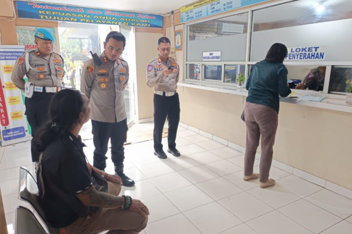 Pastikan Bebas Pungli, Kapolres Gianyar Cek Unit Layanan SIM Dan BPKB 1
