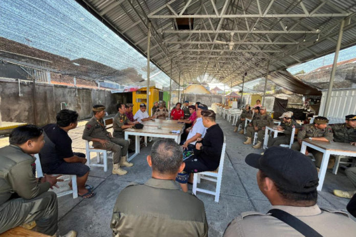 PD Pasar Buleleng Mulai Tertibkan PKL Di Wilayah Pinggiran 1