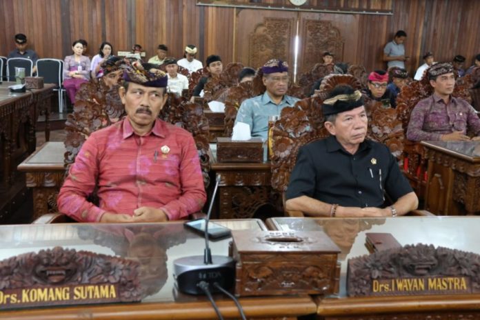 PDIP Klungkung Ragukan Realisasi PAD Dari Pajak Daerah 1