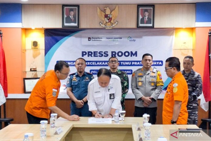 Pencarian Korban KMP Tunu Pratama Jaya Dialihkan Ke SAR Surabaya 1