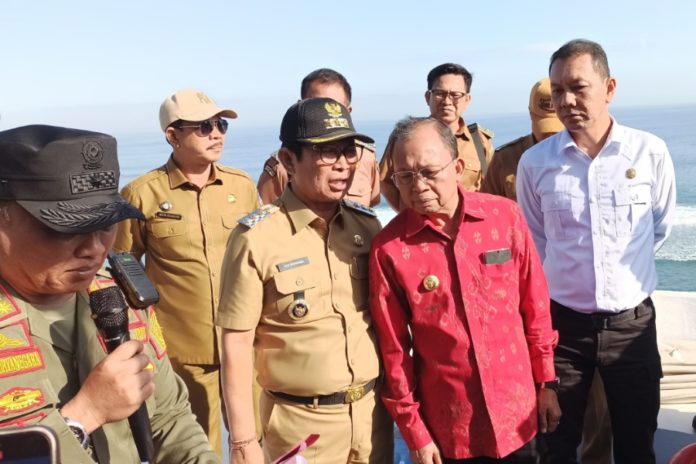Penertiban Bangunan Ilegal Di Pantai Bingin, Para Pekerja Histeris Saksikan Pembongkaran 1