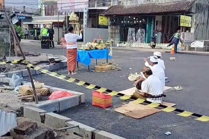 Pengerjaan Jalan Jebol Di Bajera Rampung, Melaspas Alit Digelar 1
