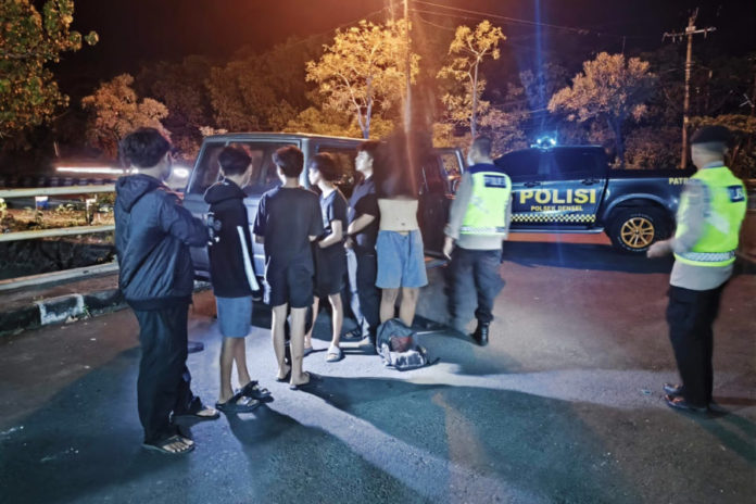 Penonton Balapan Liar Disanksi Push Up 1