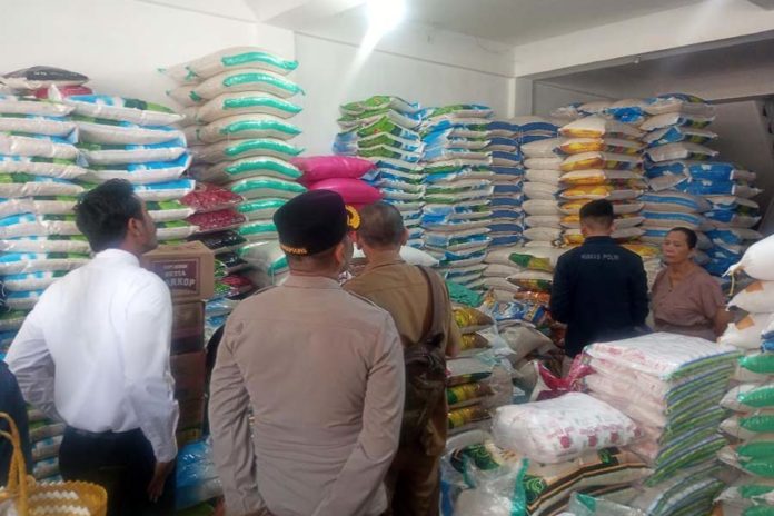 Polres Karangasem Sambangi Pasar Amlapura Timur, Sidak Beras Oplosan 1