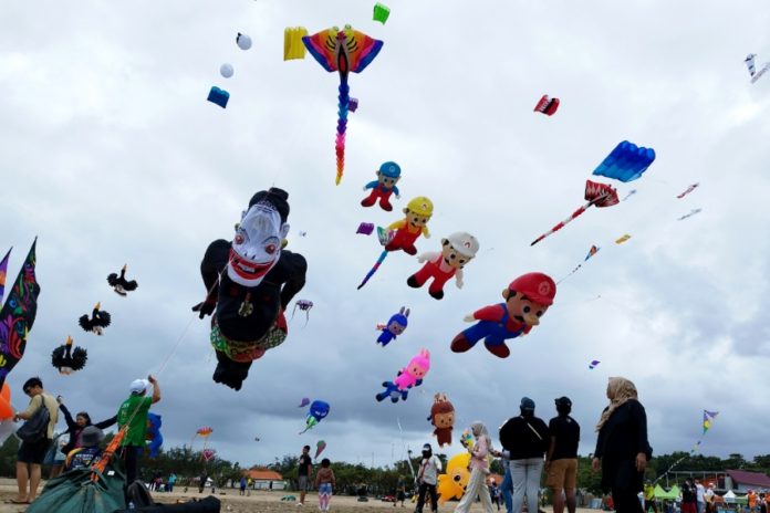 Rare Angon Festival: Warna Warni Langit Jadi Incaran Fotografer 1