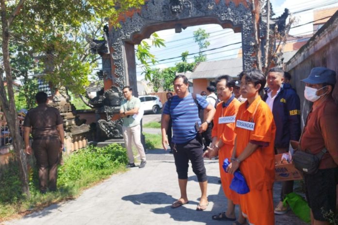 Rekonstruksi Kasus Penjaga Vila, Tercium Bau Menyengat 1