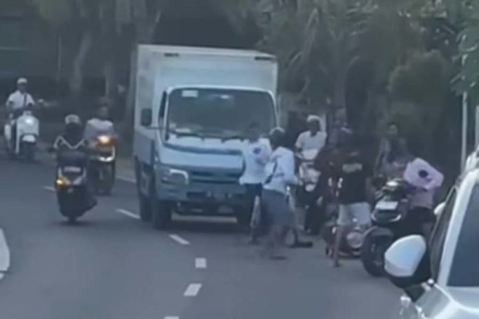 Saling Salip Berujung Adu Jotos Di Kutuh 1
