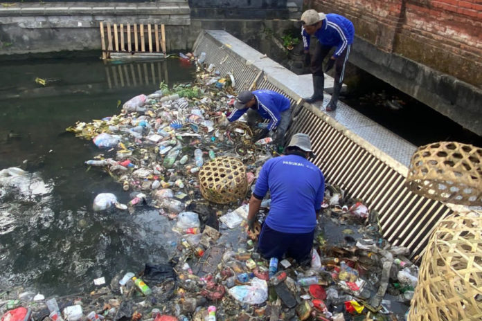 Sampah Sungai Meningkat Tiga Hari Belakangan 1