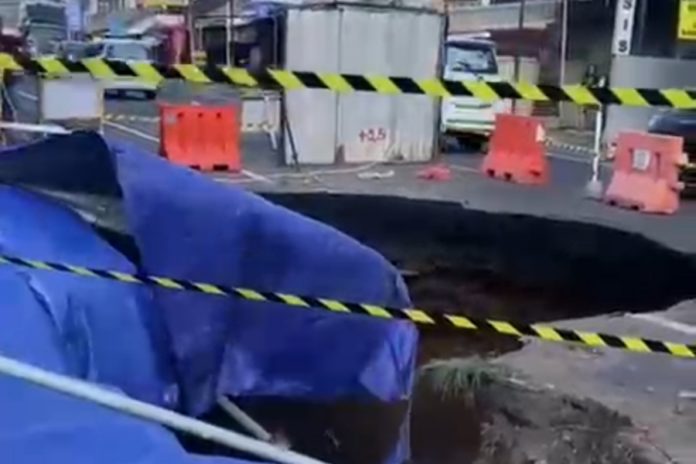 Setengah Badan Jalan Denpasar Gilimanuk Dekat Pasar Bajera Ambrol! Ini Jalur Alternatifnya 2