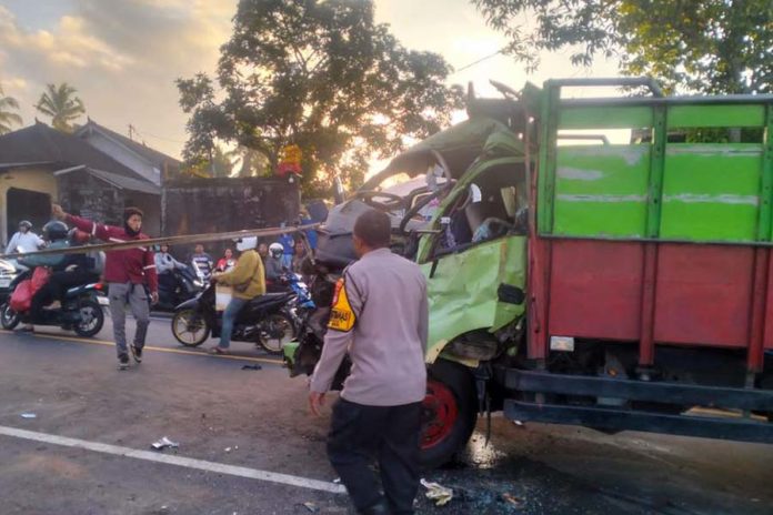 Tabrakan Beruntun Di Tanjakan Samsam, Dua Pengemudi Terluka 1