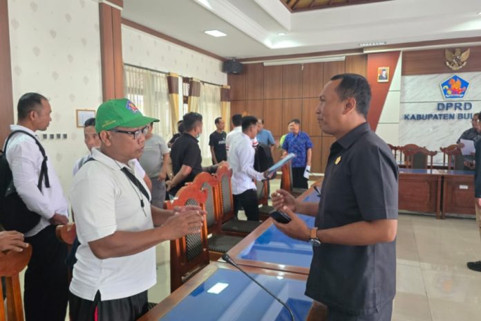 Tak Terdata Di BKN, Puluhan Perwakilan P3K Tahap II Ngadu Ke DPRD Buleleng 1