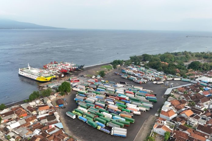 Antrean Logistik Ke Bali Capai 30 Kilometer, ASDP Pastikan Penyeberangan Jalur Ketapang Gilimanuk Aman 1