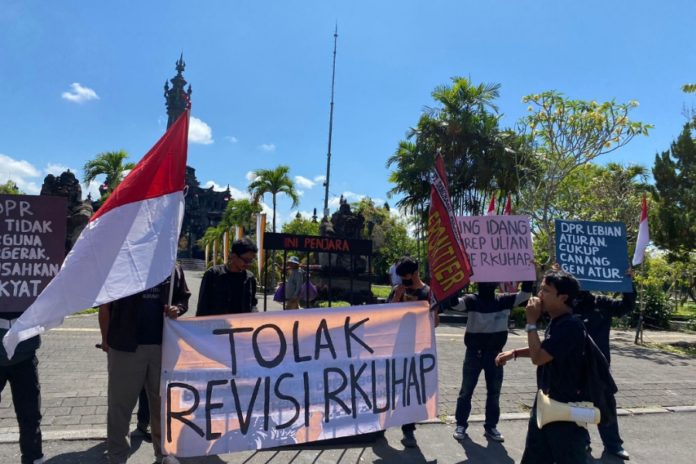 Banyak Pasal Karet, Frontier Bali Gelar Aksi Tolak Revisi RKUHAP 1