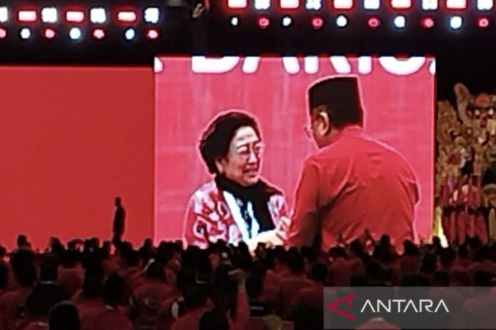 Bertemu Hasto Pascaterima Amnesti, Megawati Soekarnoputri Teteskan Air Mata 1