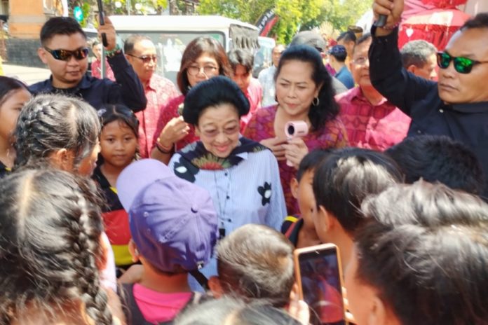 Bertemu Puluhan Siswa SDN 2 Gerokgak, Megawati: Jadilah Anak Bangsa Yang Pintar 1