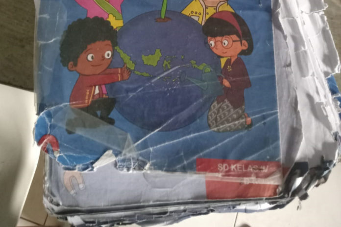 Buku Paket Rusak Beredar Di Kalangan Siswa SD Di Badung 1
