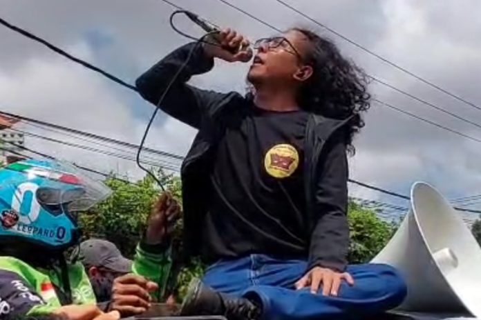 Demonstran Di Depan Mapolda Bali: Kami Marah, Kami Kapok, Kami Muak 1