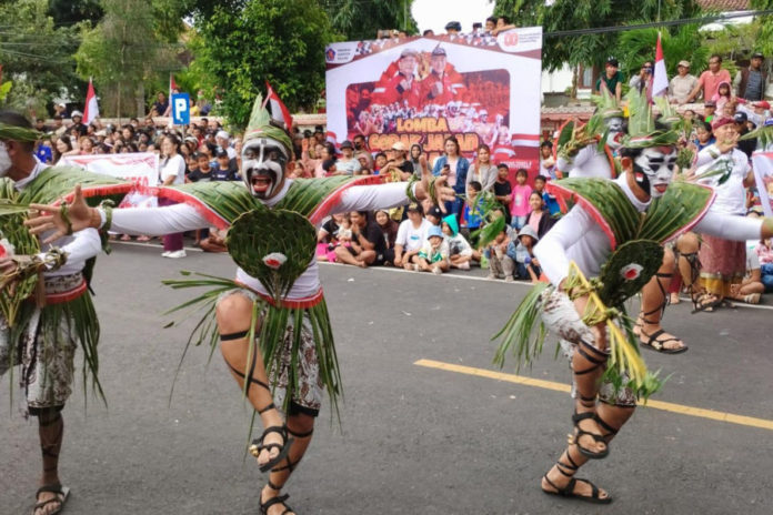 Gerak Jalan Kocak Singaraja Hibur Ribuan Masyarakat 1
