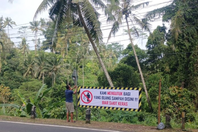 Geram Dijadikan Tempat Buang Sampah, Warga Undisan Pasang Spanduk Bernada Kutukan 1