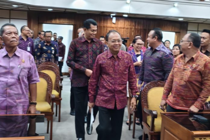 Gubernur Koster Beber 7 Hal Pokok Di Ranperda Bale Kertha Adhyaksa 1