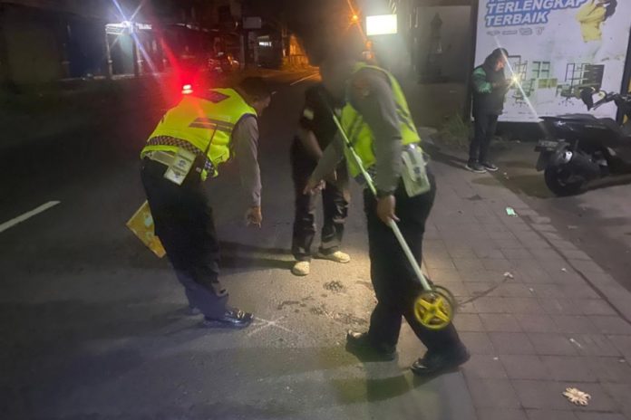 Hilang Kendali, Pemotor Tabrak Trotoar Hingga Meninggal 1