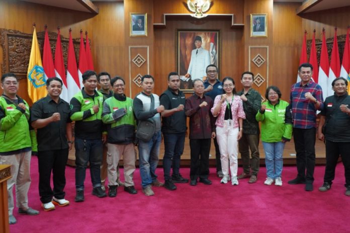 Jaga Bali Aman Dan Kondusif, Gubernur Koster Ungkap Ojol Sepakat Tak Demo Lagi 1