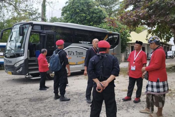 Kader PDIP Kumpul Di Kawasan Tanjung Benoa, Gunakan ID Card Bertuliskan Kongres Ke 6 1