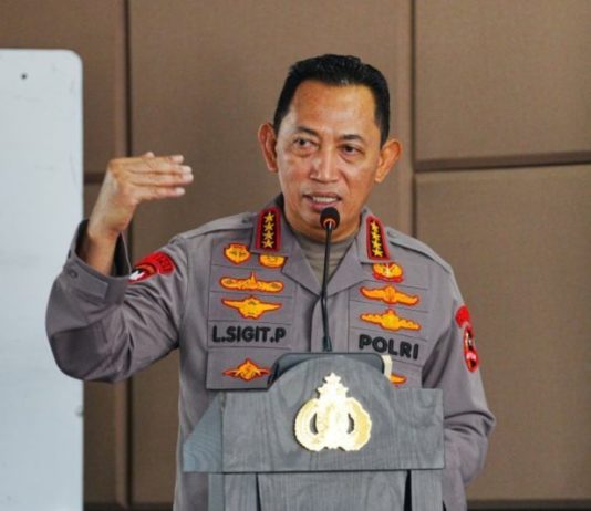 Bantah Pergantian Listyo Sigit, Mensesneg: Tak Ada Surpres Kapolri