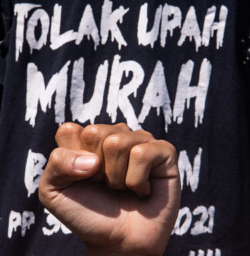 Sore Ini di Kantor Gubernur Bali, Massa Aksi Sidang Jalanan Menuntut Upah Layak