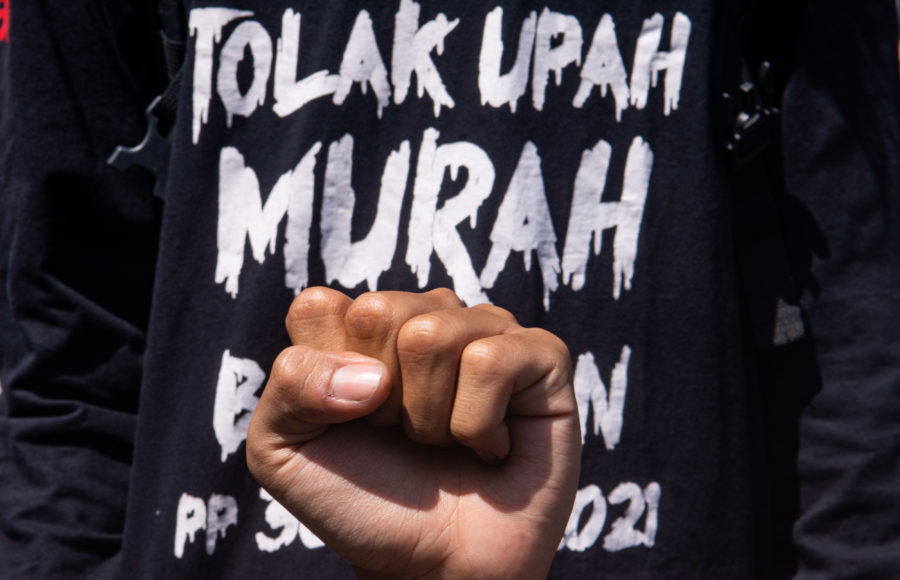 Sore Ini di Kantor Gubernur Bali, Massa Aksi Sidang Jalanan Menuntut Upah Layak