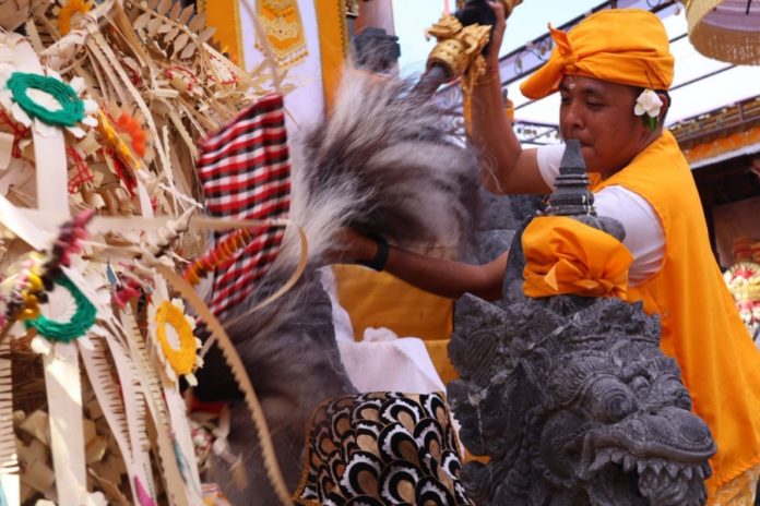 Nyenuk Dan Nuek Bagia Pule Kerti Akhiri Upacara Ngenteg Linggih Desa Adat Karangsari 1